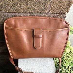 COACH Vintage US 80s Brighton Butterscotch Domed Crossbody Pocketbook Bag Unisex